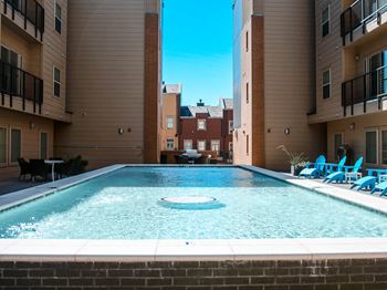Invigorating swimming pool